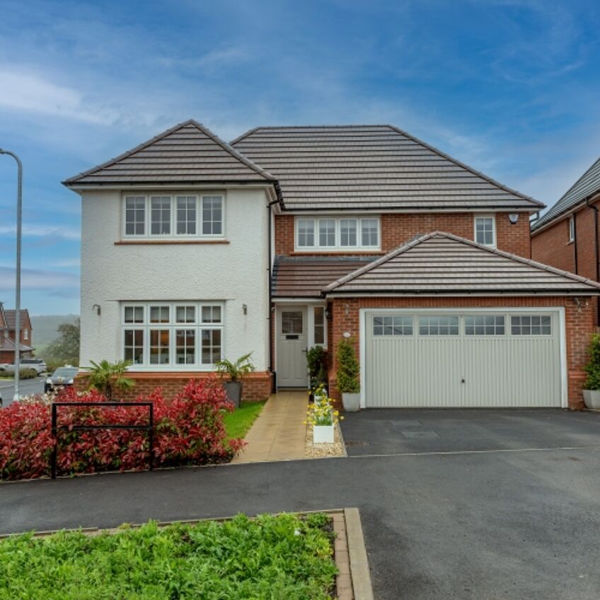 Hen Chwarel Drive, Llanwern. For sale with Clarke & Partners estate agent.